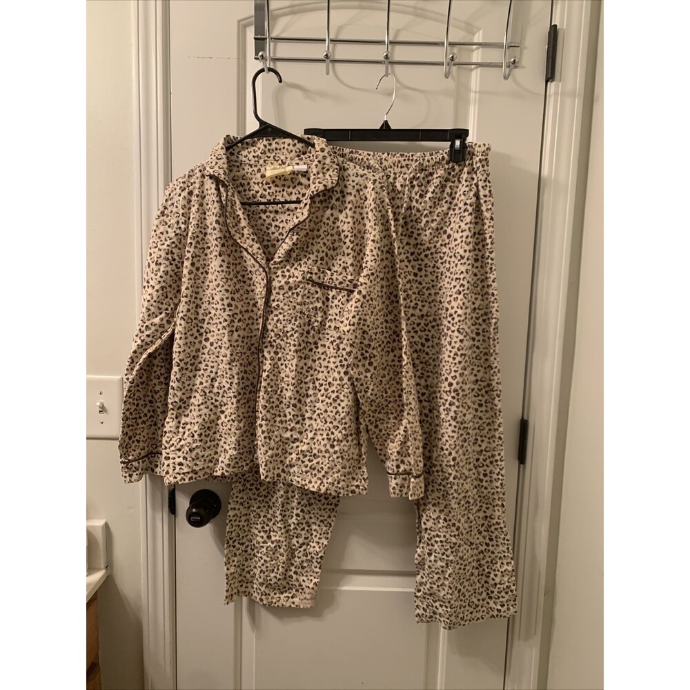 Meg Lilly Women's Leopard Print Pajama Set 2 Piece Size Large